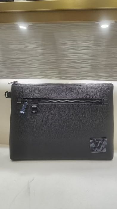 Чанта Louis Vuitton Takeoff Pouch