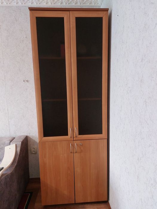 Продам шкаф сервант