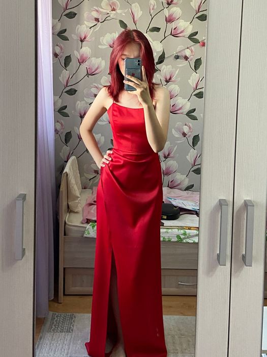 Вечернее красное платье