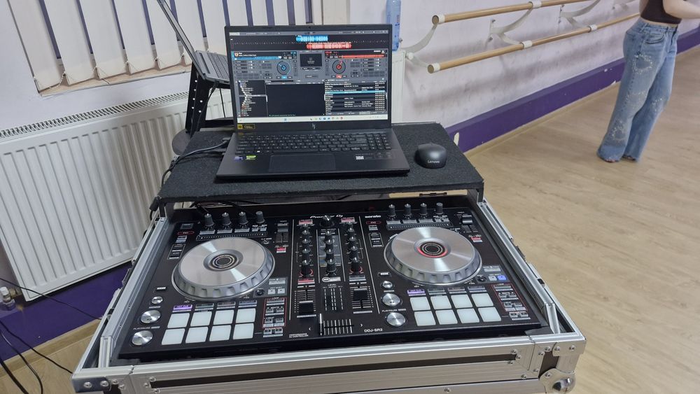 Consola Dj, Pioneer DDJ-SR2 plus Flyght Pro Case
