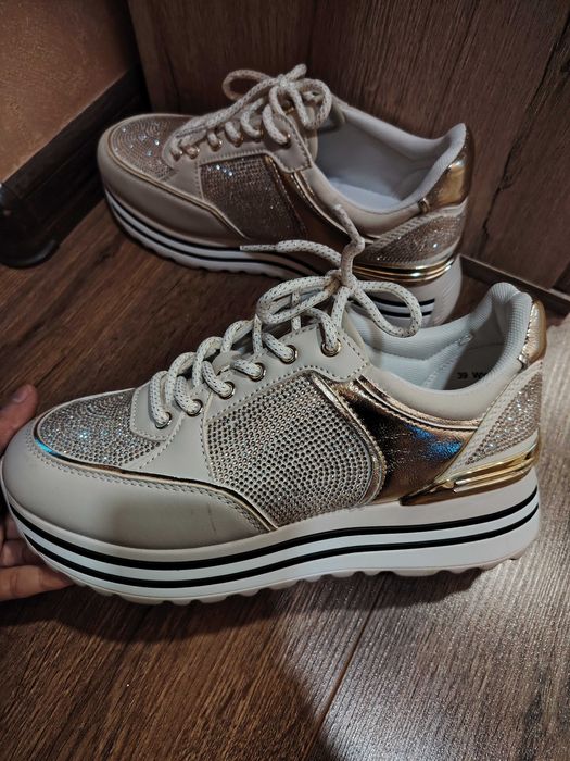 Дамски маратонки с камъни