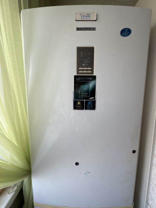 Холодильник Samsung