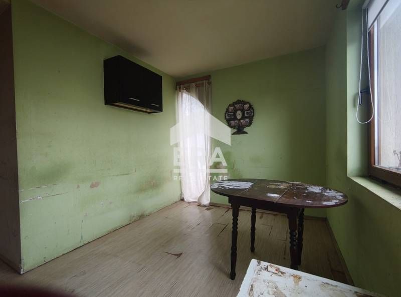 Едностаен ексклузивен апартамент за продажба, преустроен в двустаен, в