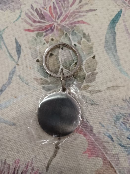 Ключодържател. AVON . Hello Tomorrow .