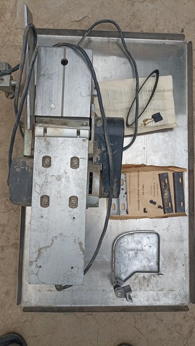 Рубанок электрический сотилади.