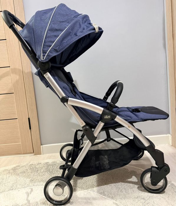 Коляска  Chicco, практически новая