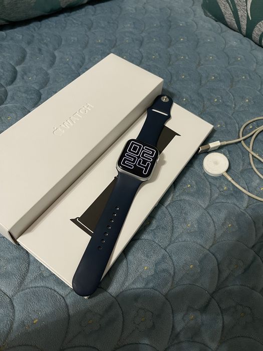 Продам Apple Watch 6 44mm