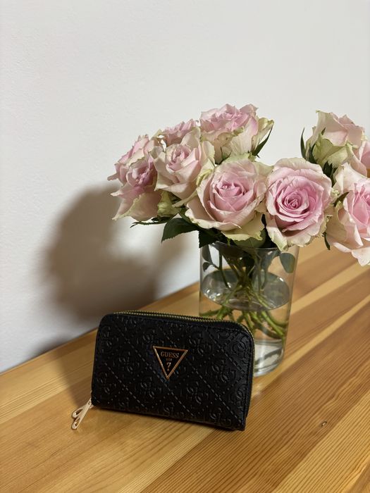 Продавам дамски чанти и портмонета Guess, Coach, Louis Vuitton