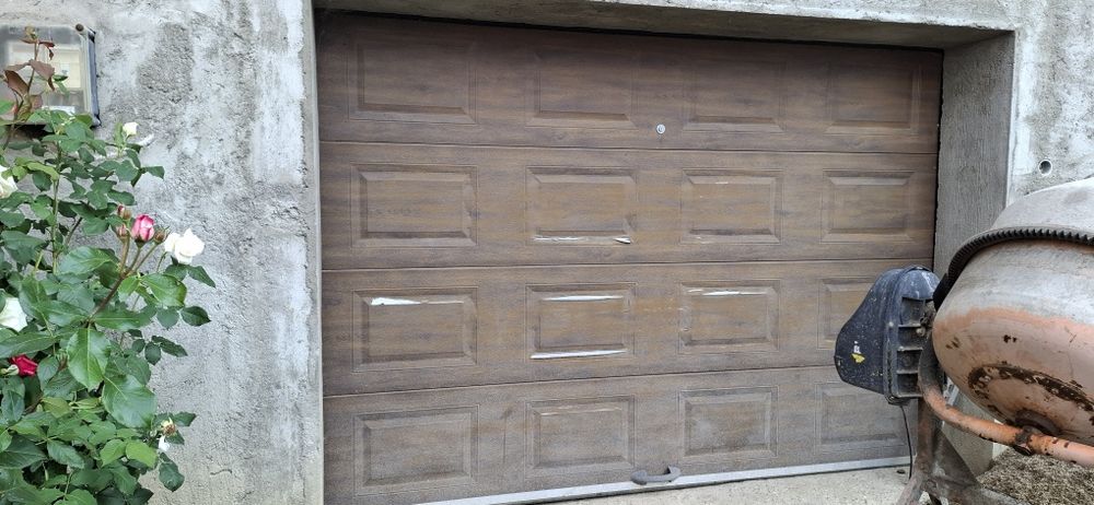 Vând poartă automată
