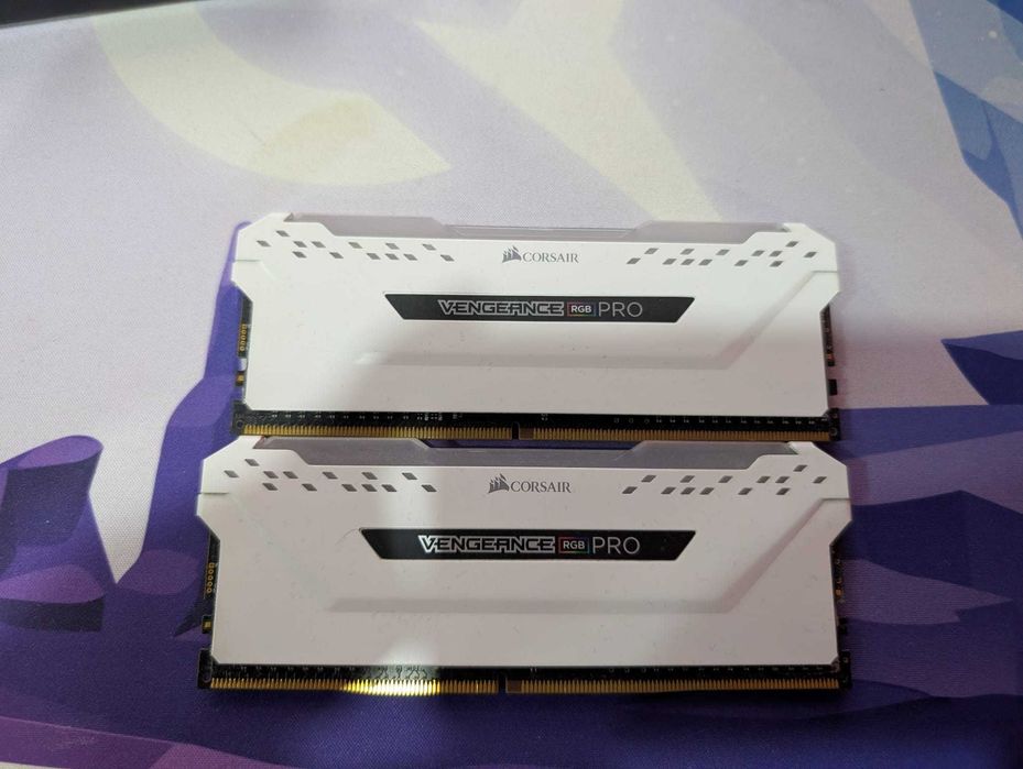 Kit Dual Channel Ram Corsair Vengance RGB PRO 16GB DDR4 2666MHz CL16