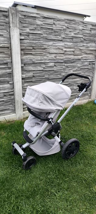 Vând carucior Quinny