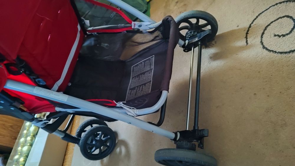 Очень практичная детская коляска