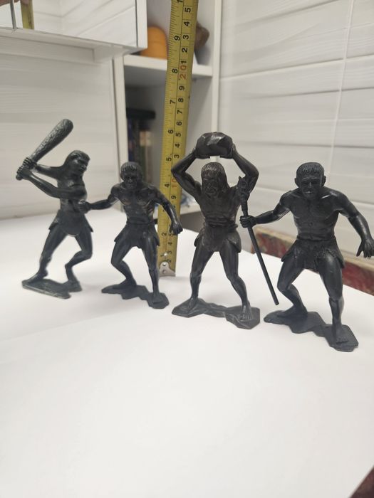 4 figurine din plastic anii 80