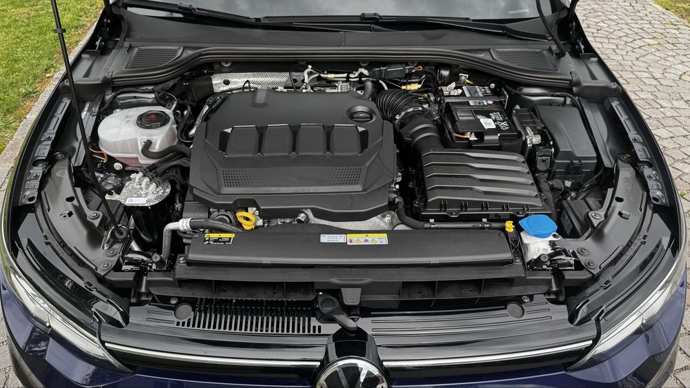 Volkswagen Golf 8  2.0TDI
