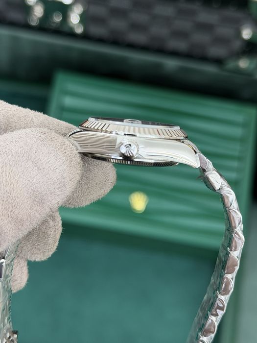 Rolex Datejust 31 – Aubergine Diamond Dial, Fluted Bezel, Jubilee