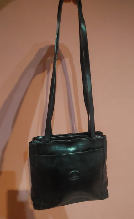 Poșetă piele naturală, cu tortițe lungi și 2 compartimente.