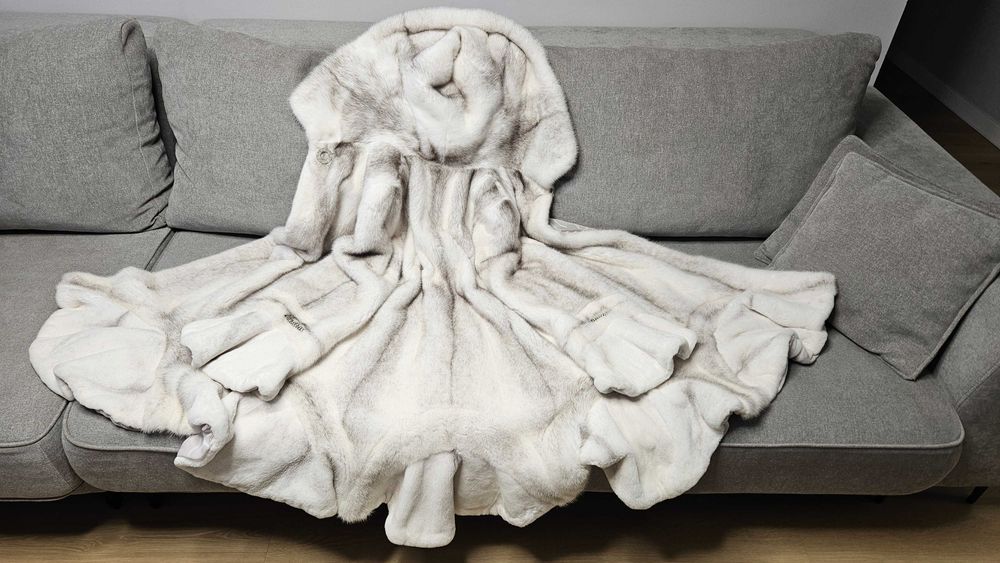 Haina de blana naturala cu gluga din Vizon/Nurca alba