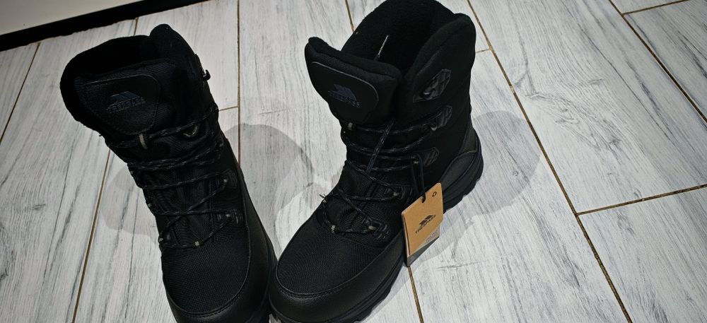 Vând ghete iarna Trespass