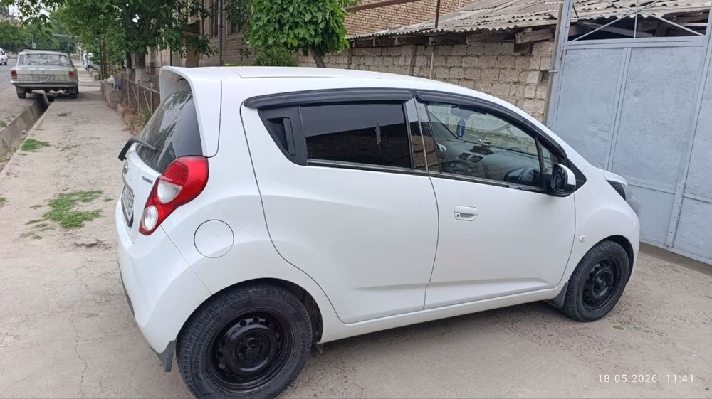 Chevrolet spark 2020 год