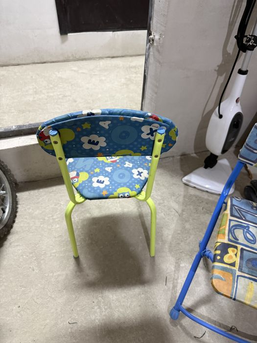 Продам детские стулья