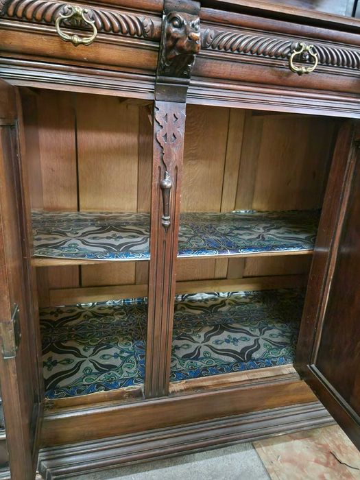 Уникален антикварен ловджийски бюфет от масивен дъб – края на XIX век