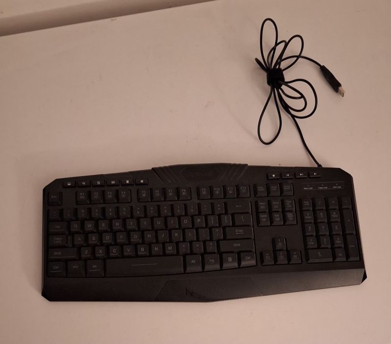 Tastatură Redragon – Iluminare RGB, stare excelentă