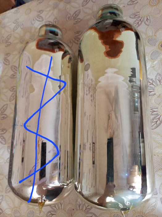 Продаются хрустальные вазы.