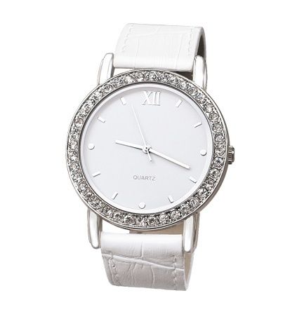 Часы в белом цвете