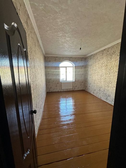 Урта чирчик тумани 1хона 2этаж 2эт-да.Умумий майд:25кв.м.Куйликдан 4км