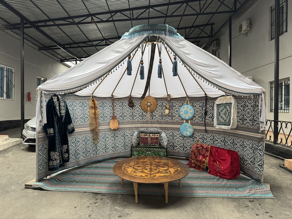 Аренда полуюрты с декорами