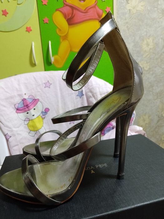 Женские босоножки