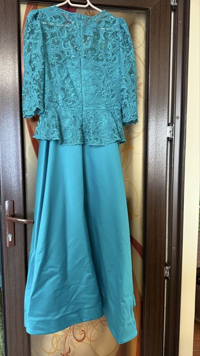 Rochie midi de ocazie deosebita