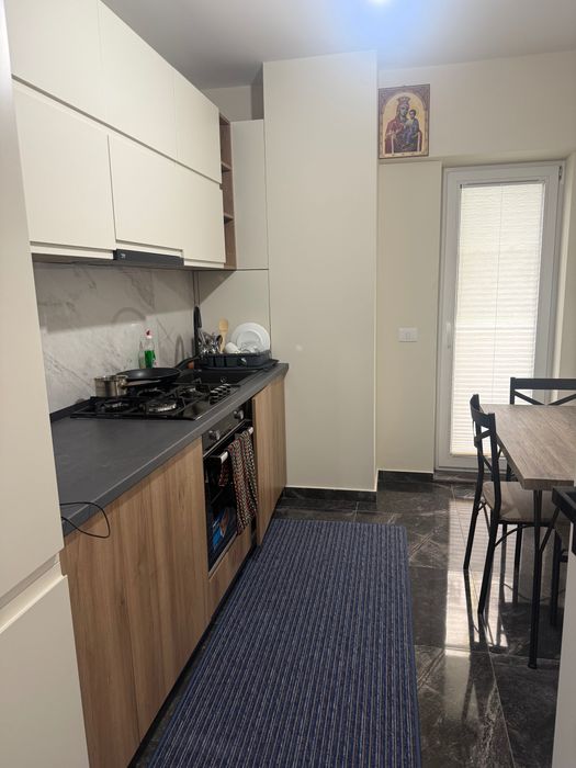 Închiriez apartament