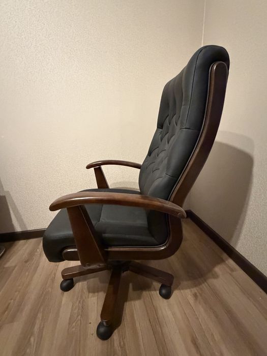 Новое кресло офисное