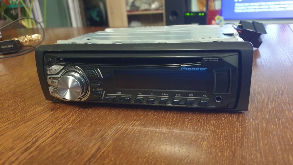 Авто радио плеър музика за кола Пайнер Pioneer CD MP-3 USB AUX