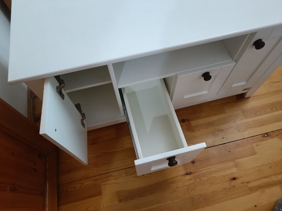 Поставка под ТВ. Тумба