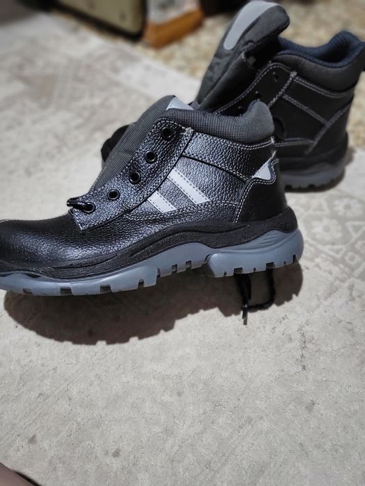 Продам мужской ботинка