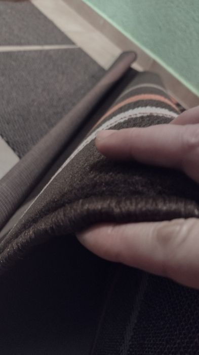 чисто Нов топъл килим,36€ много мек