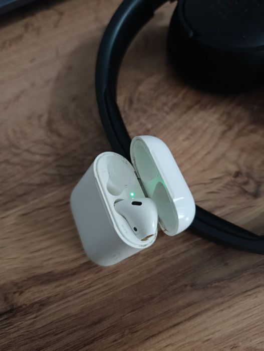 Айрподсы с одним наушником