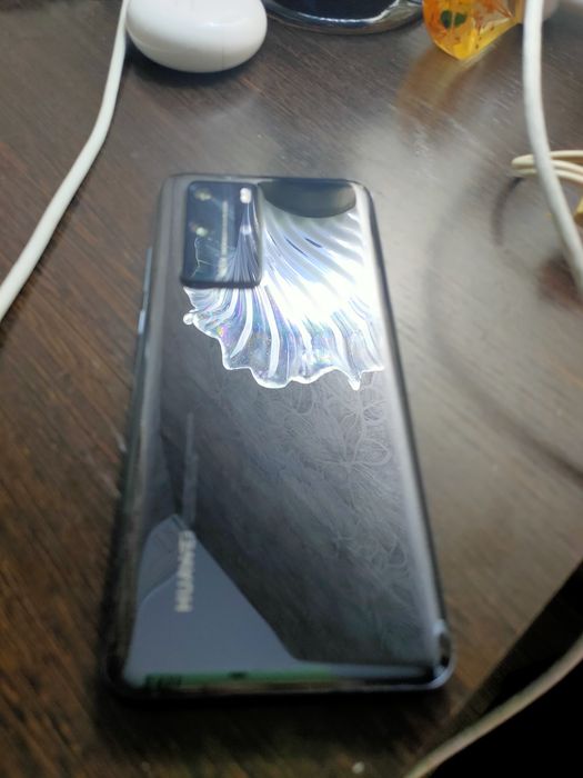 Продам Телефон HUAWEI P40 pro