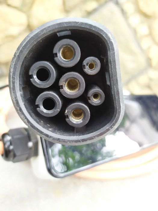 Кабели за зареждане на автомобил