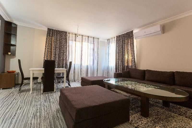 Дава се под наем Тристаен апартамент в София, Овча купел - 110 кв.м за 548.25 € - Снимка #2