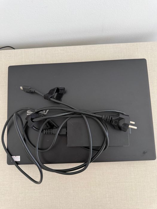 Asus vivobook v16