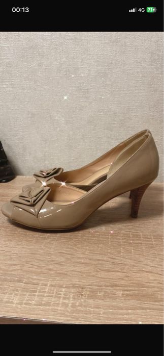 Продам кроссовки новые почти