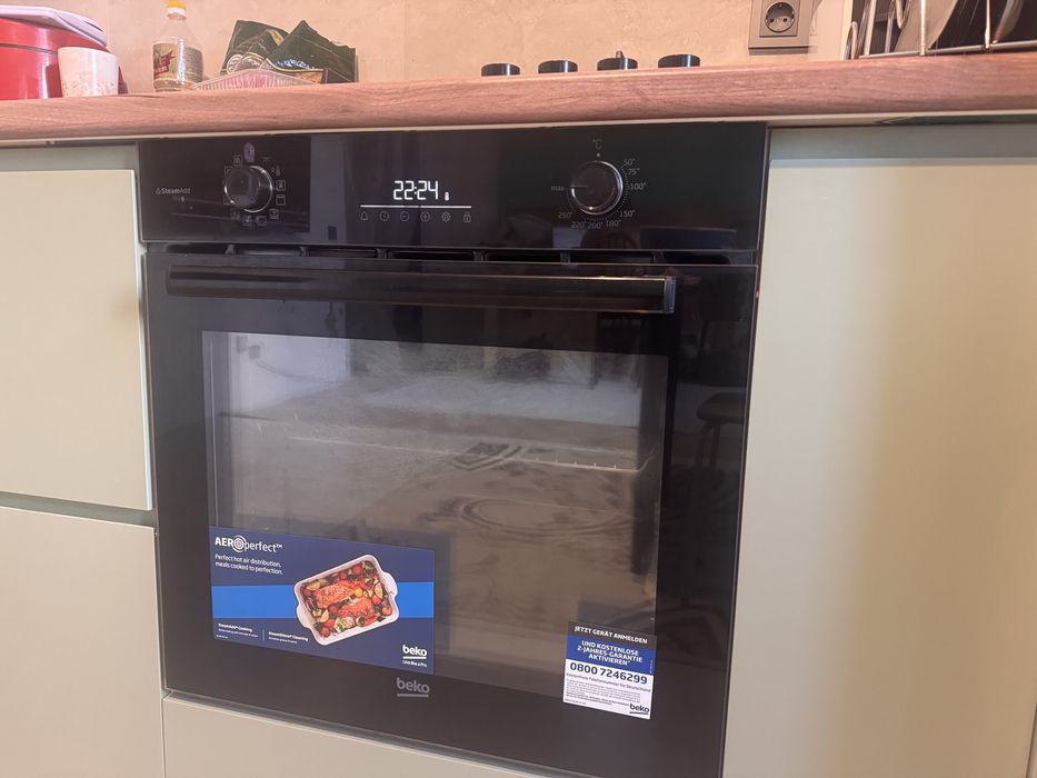 Продам духовку Beko