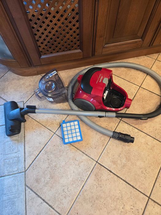 Прахосмукачка Phillips PowerPro compact