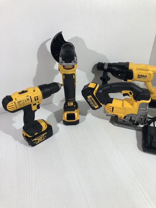 Set Dewalt cu acumulatori