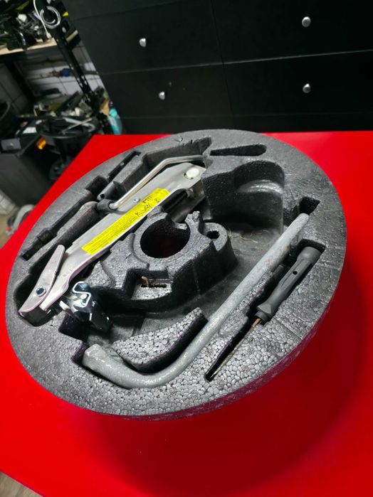 KIT Cric AUTO Complet 17'' OEM AUDI A3 A4 VW SKODA Pentru Roata R17