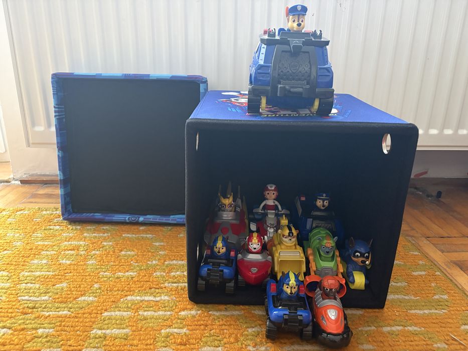 Set jucării Paw Patrol + taburet cu spațiu de depozitare (12 piese)