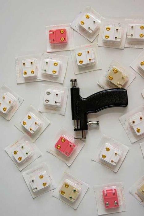 Прокол ушей. Взрослым и детям.